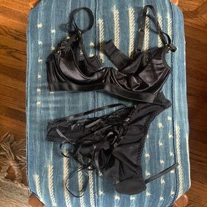 Le petit trou lingerie set